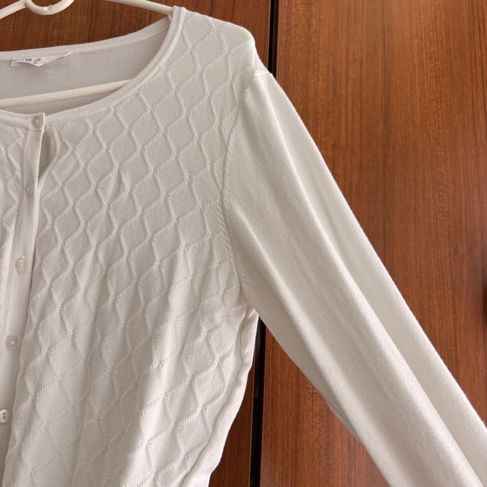 Cleo White Diamond Texture Knit Button Front Cardigan Size M - Picture 7 of 12